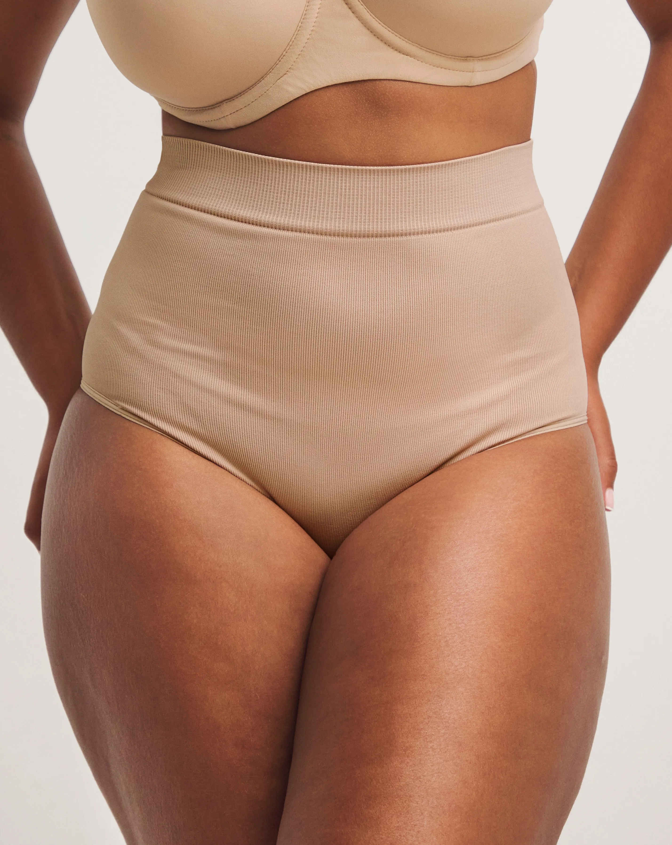 MAGISCULPT Medium Tummy Control Seamfree High Waist Brief