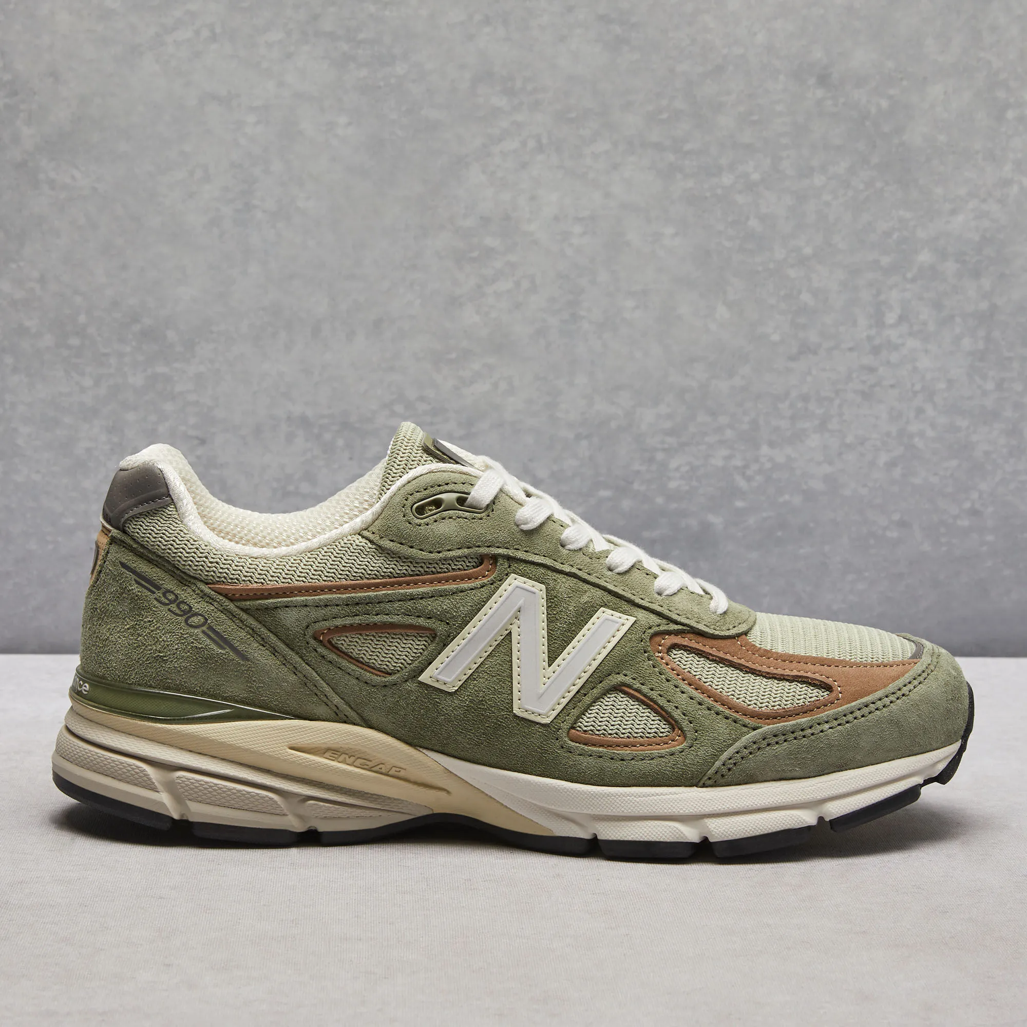 New Balance 990v4 Shoes