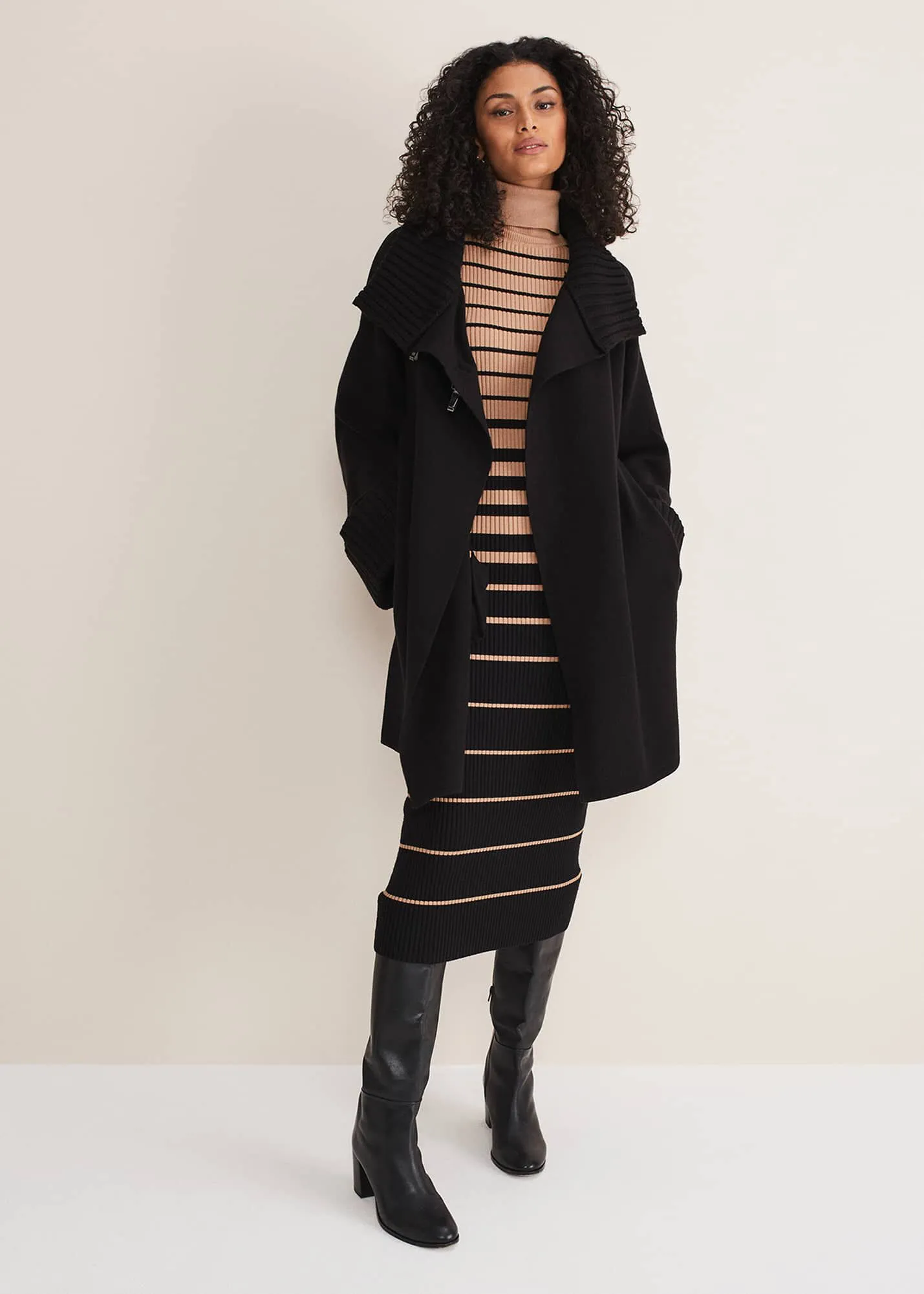 Seama Buckle Trim Knit Coat