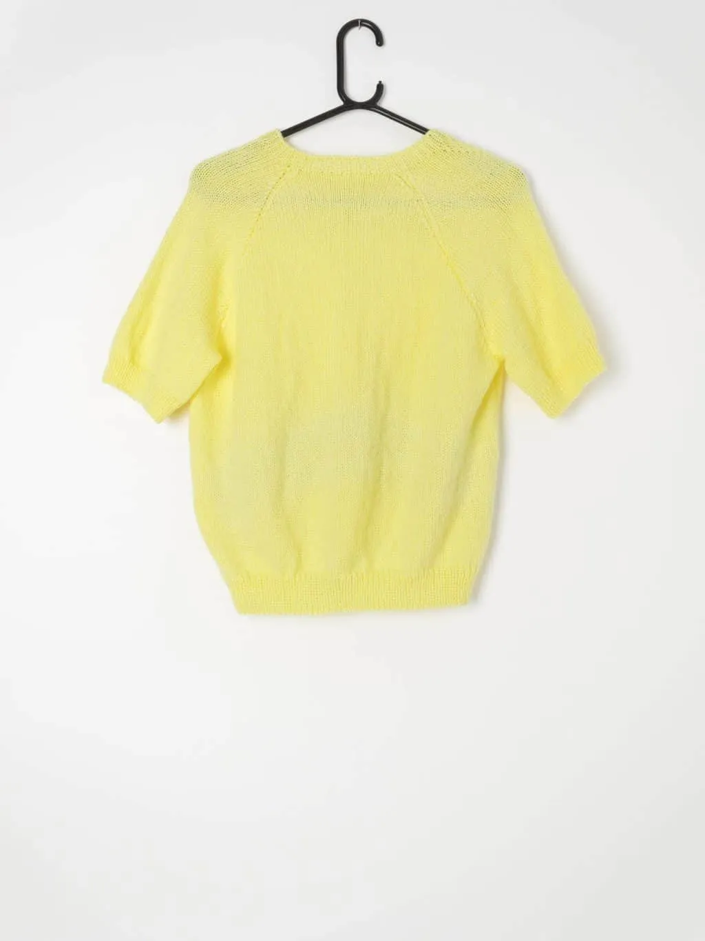 Womens 70s vintage handmade yellow knitted short sleeve jumper with blue and pink design – Medium